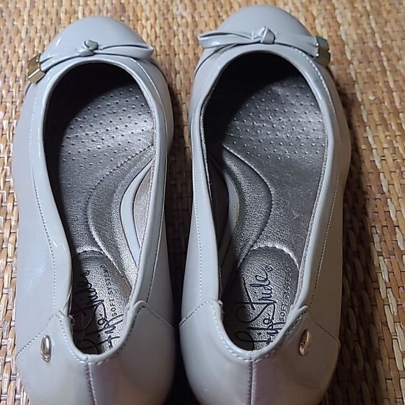 Life Stride soft system sz 8.5 patent leather slippers - Picture 8 of 15